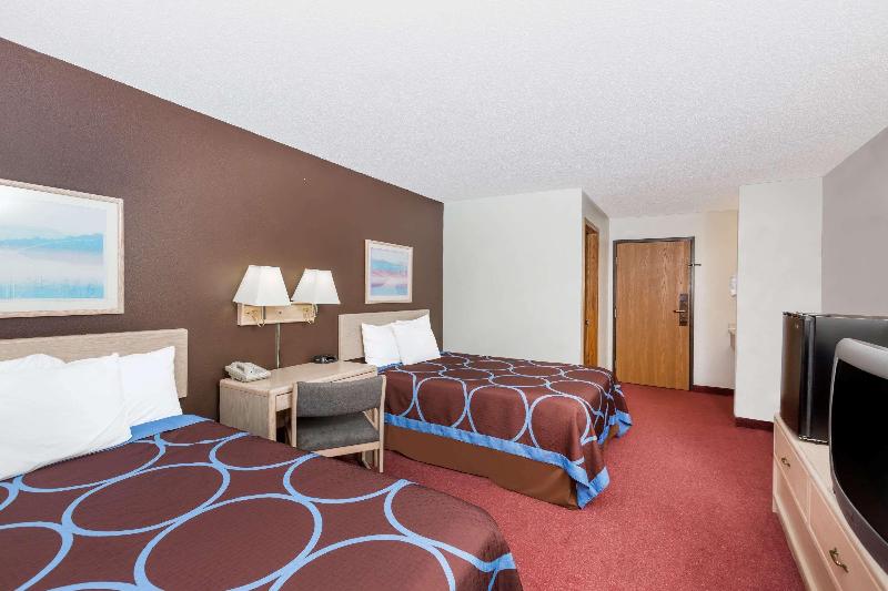 جناح, Super 8 By Wyndham Estherville