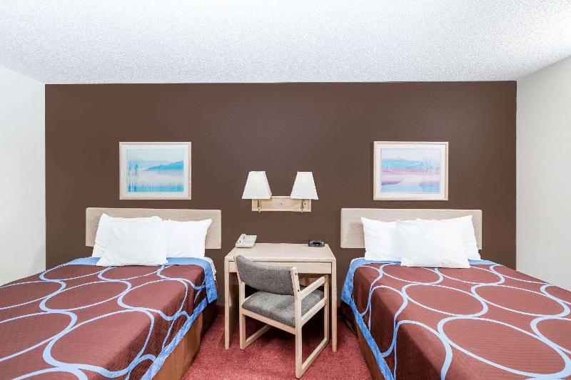 جناح, Super 8 By Wyndham Estherville