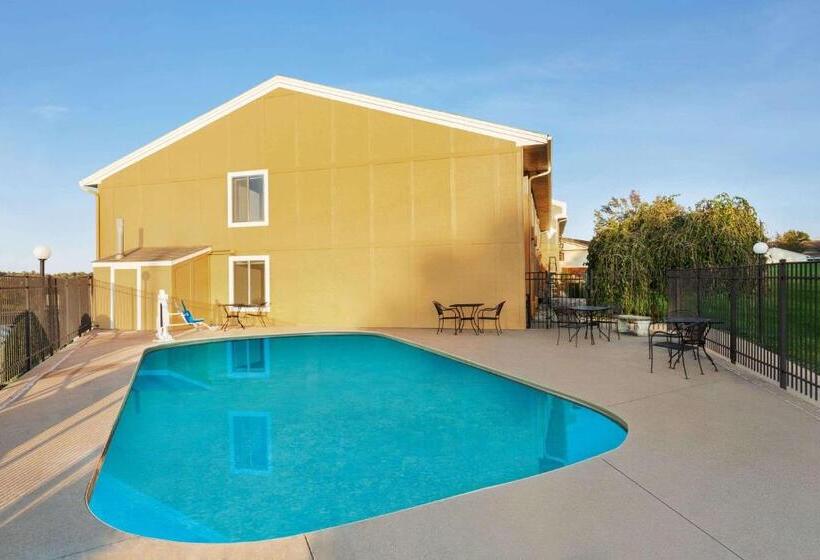 חדר סטנדרט מותאם לאדם עם מוגבלויות, Super 8 By Wyndham Hannibal