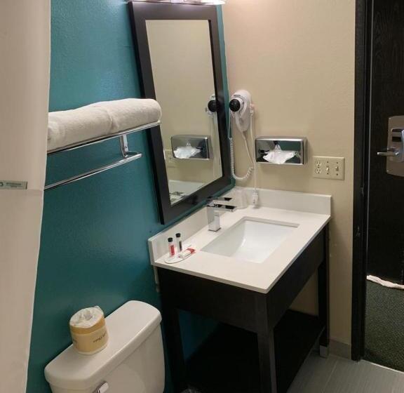 디럭스 스튜디오, Super 8 By Wyndham Huron