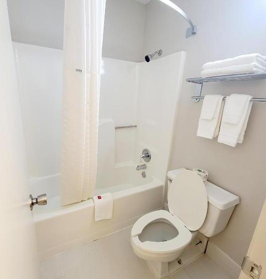 غرفه قياسيه سريرين مزدوجين, Super 8 By Wyndham Marion Nc