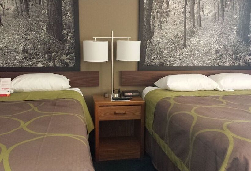 スタンダードスタジオ, Super 8 By Wyndham Pella