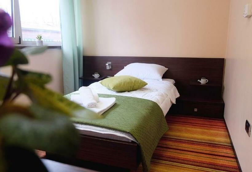 اتاق استاندارد یک نفره, Richi