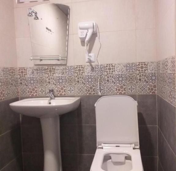 اتاق استاندارد سه نفره, Hill Fort Kutaisi