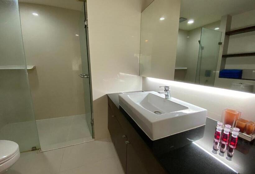 Executive Svit, Teddy@thammasart