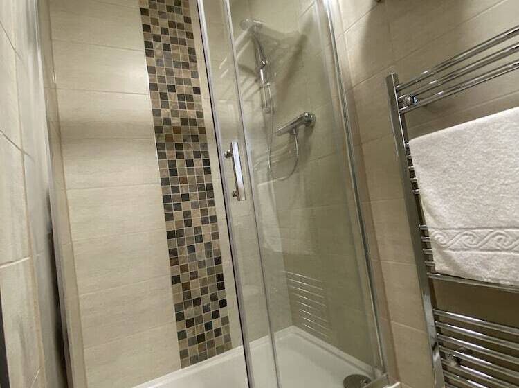 豪华房间, The Fordham Inn