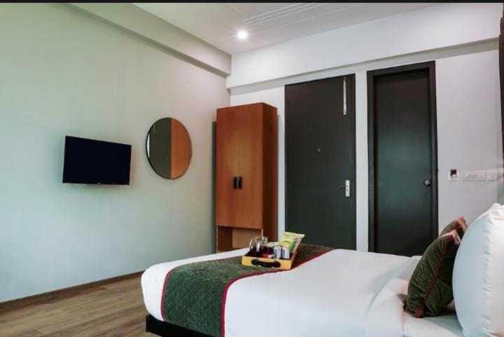 トリプルクラシックルーム, Spot On Royal Residency