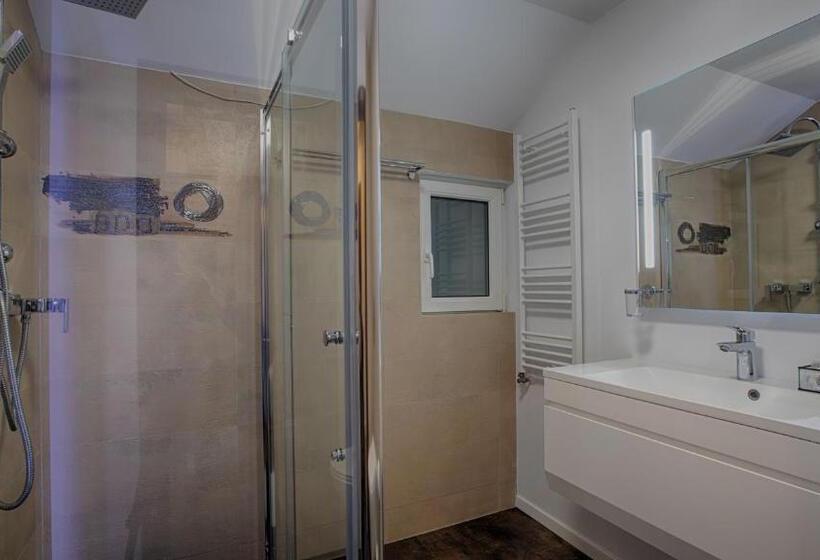 جناح, Mer Guest House B&b