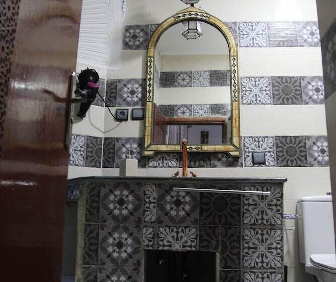 اتاق سوپریور سه تخته, Riad Sahraui
