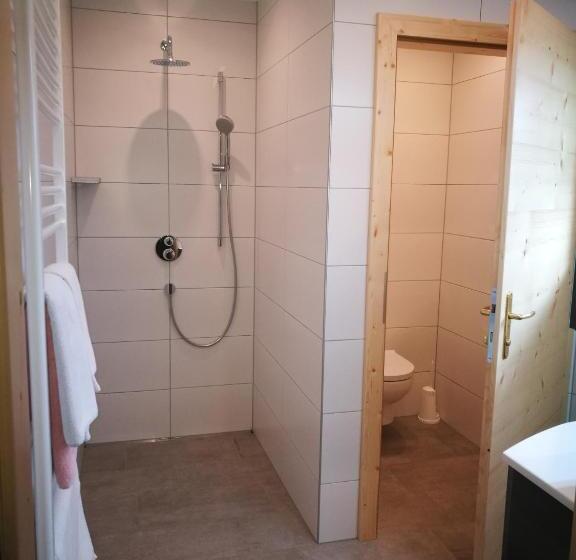 اتاق لوکس, Gästezimmer Steiner