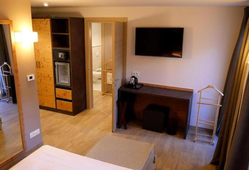 اتاق خانوادگی, Dada Mountain