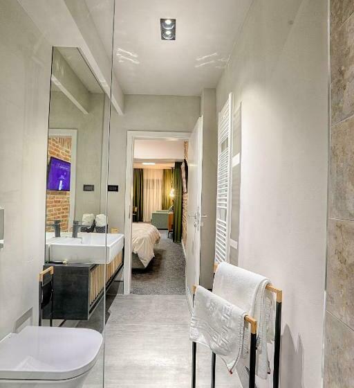 شقة غرفة واحدة, Nani Nani Boutique