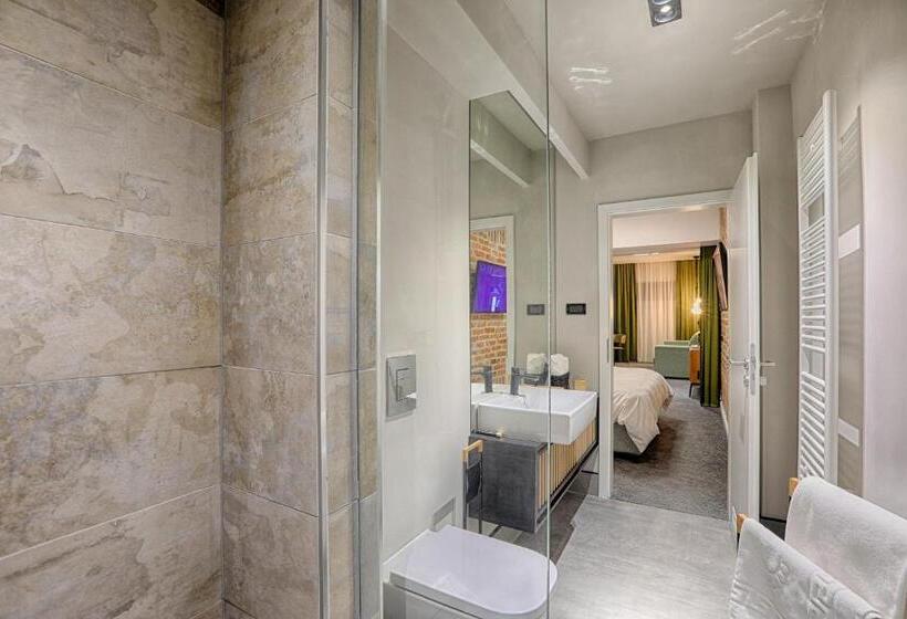 شقة غرفة واحدة, Nani Nani Boutique