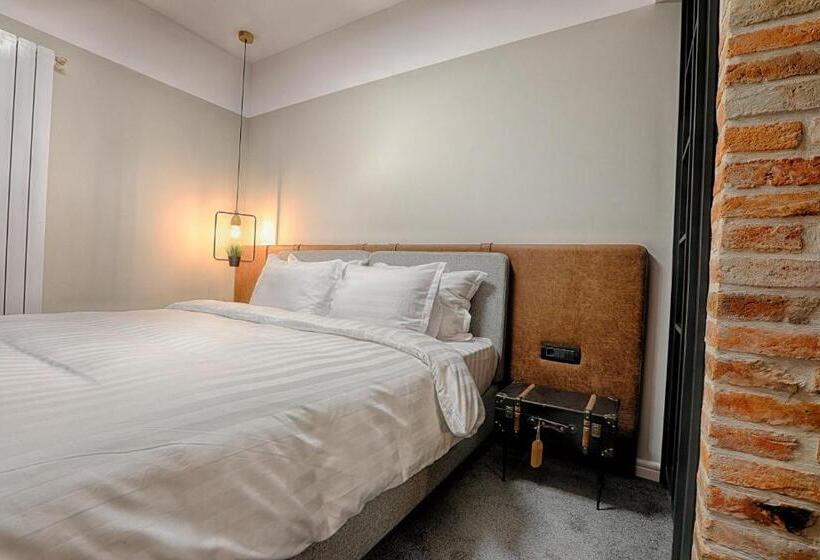 شقة غرفة واحدة, Nani Nani Boutique