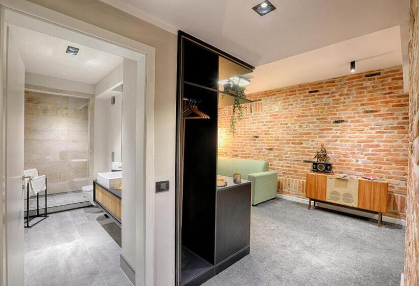 شقة غرفة واحدة, Nani Nani Boutique