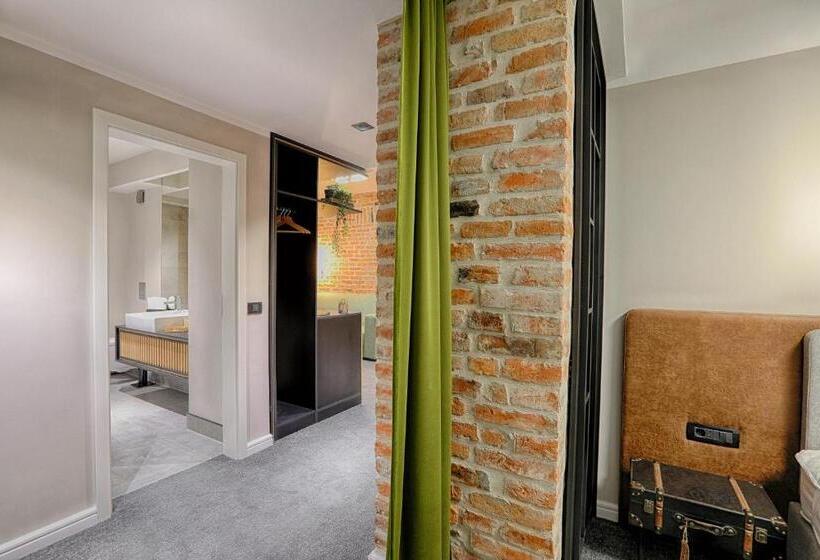 شقة غرفة واحدة, Nani Nani Boutique