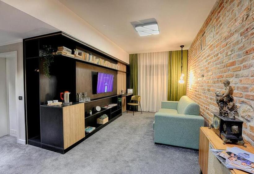 شقة غرفة واحدة, Nani Nani Boutique