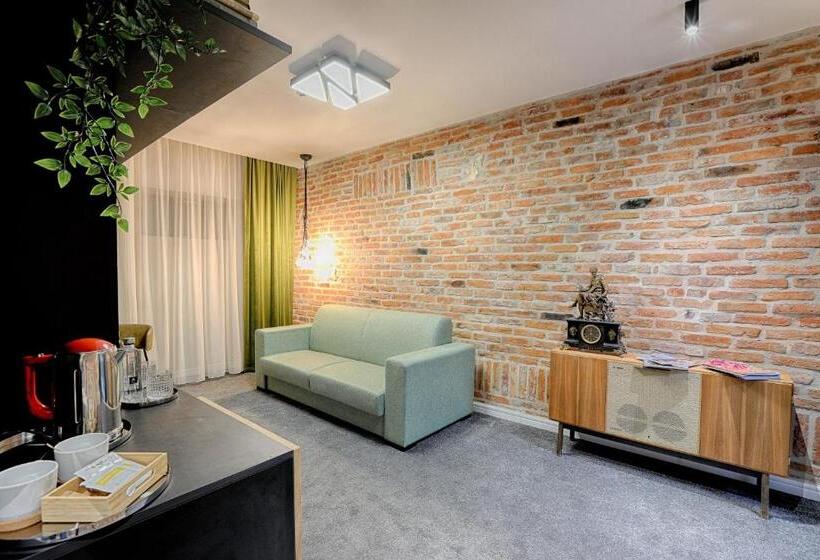 شقة غرفة واحدة, Nani Nani Boutique