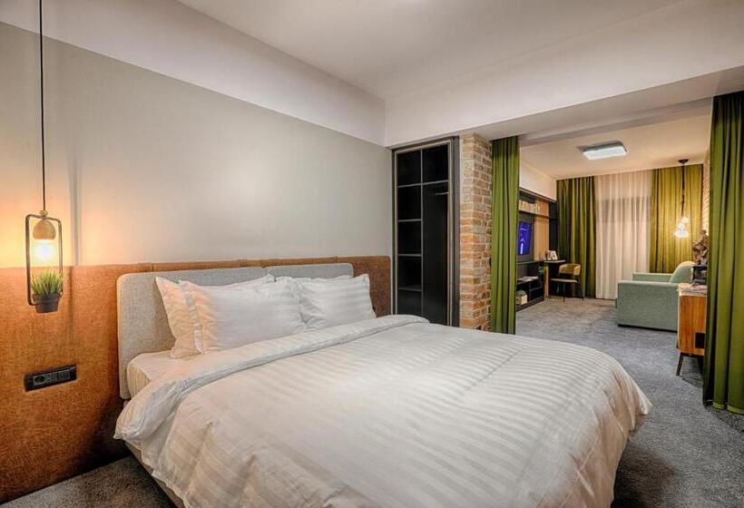 شقة غرفة واحدة, Nani Nani Boutique