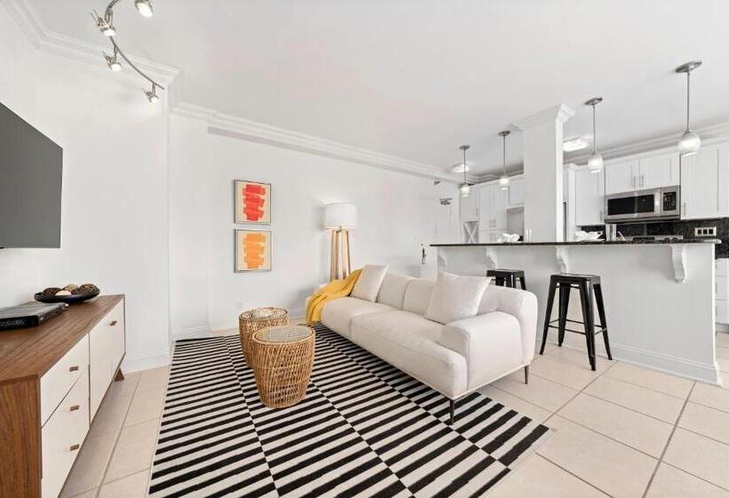 Büyük Çift Kişilik Yataklı Süit, The Ambassador