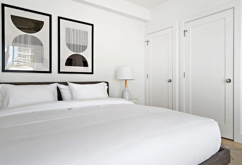 Büyük Çift Kişilik Yataklı Süit, The Ambassador