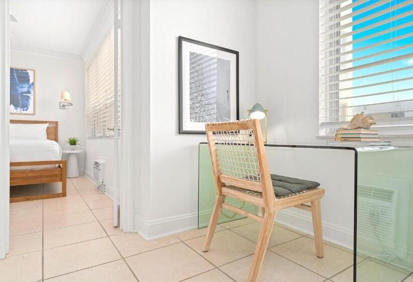 2 Yatak Odalı Süit, The Ambassador