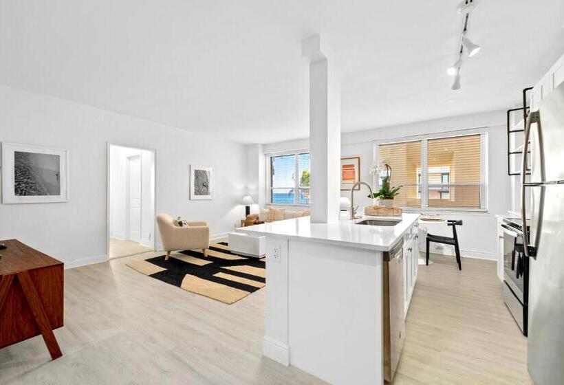 Büyük Çift Kişilik Yataklı Süit, The Ambassador