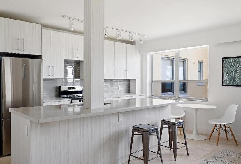 2 Yatak Odalı Süit, The Ambassador