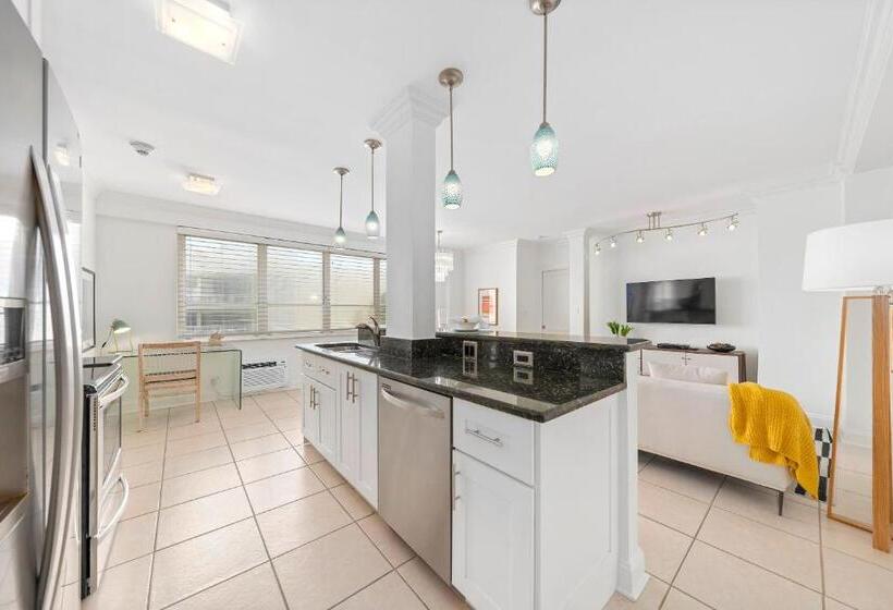 2 Yatak Odalı Süit, The Ambassador