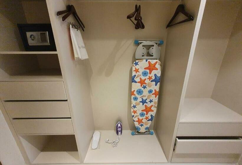 سوییت اجرایی, The Jewel