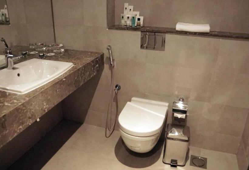 سوییت خانوادگی, The Jewel