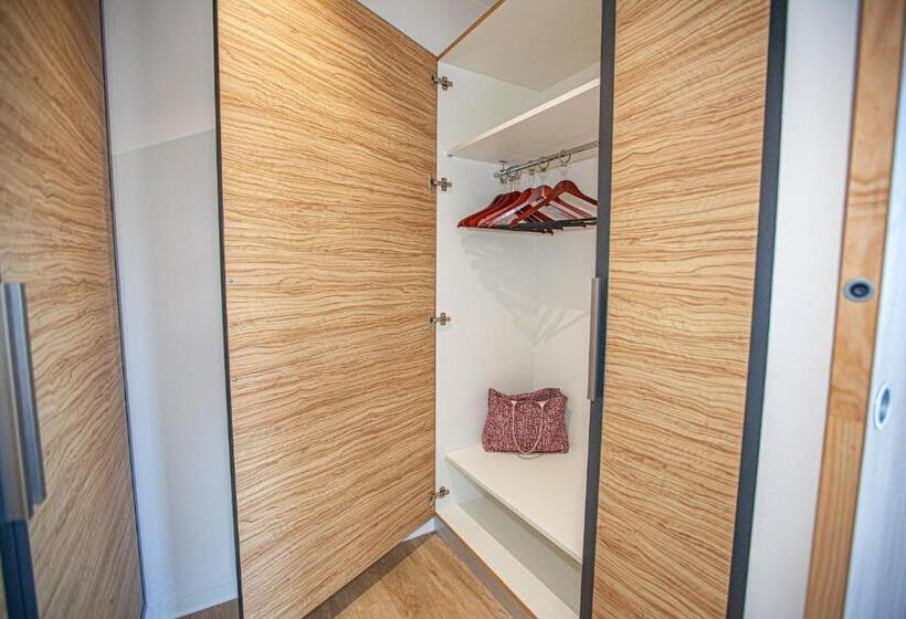 استودیو استاندارد با چشمانداز, Résidence Santa Apolonia