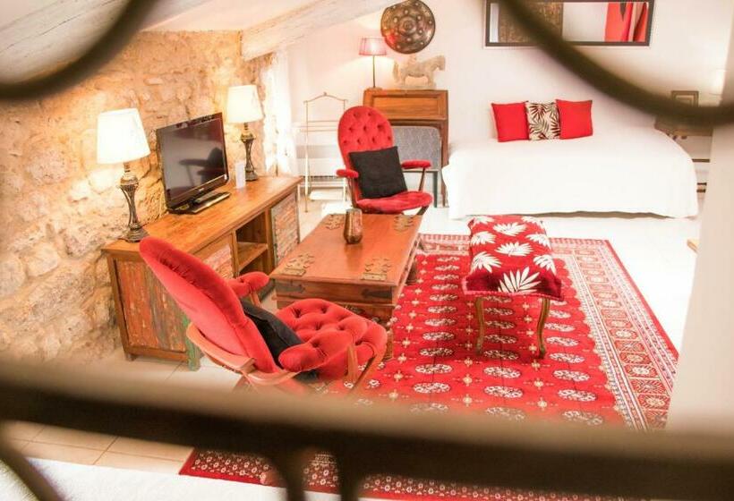 חדר משפחתי, Chateau De Murviel