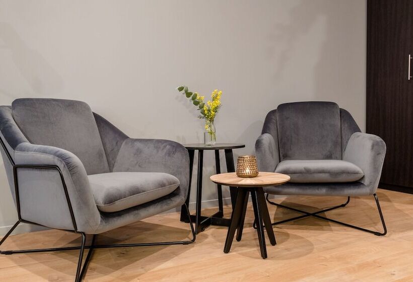 اتاق لوکس, Nero Office Hotel & City Café