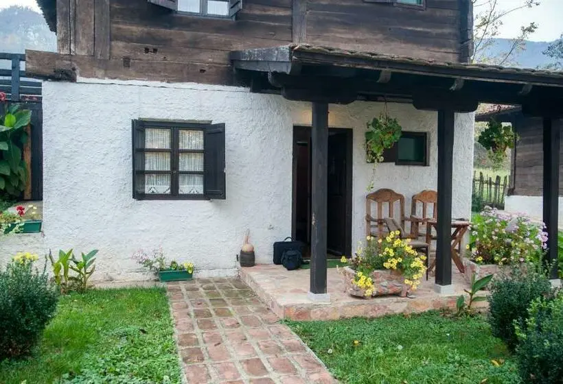 استودیو خانوادگی, Etno Guest House Gorski Car