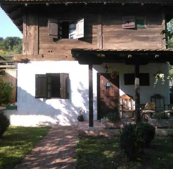 استودیو خانوادگی, Etno Guest House Gorski Car