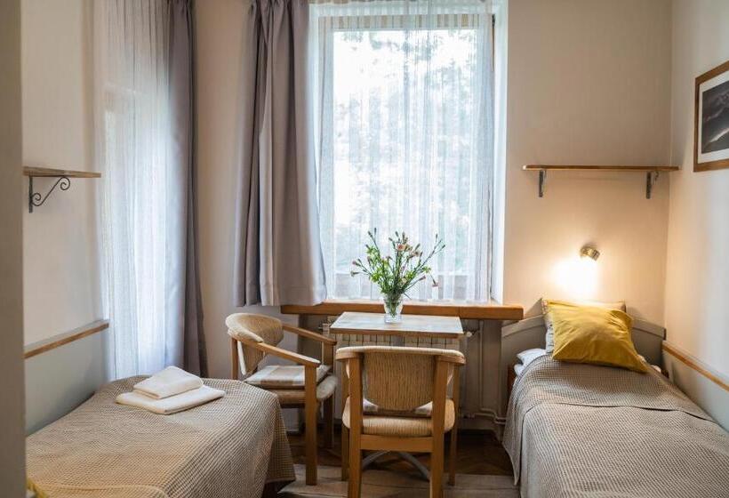 غرفة قياسية مزوَّدة بشُرفة, Willa Iskra