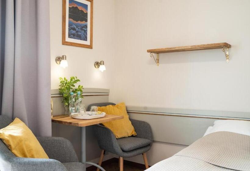 غرفة قياسية مزوَّدة بشُرفة, Willa Iskra