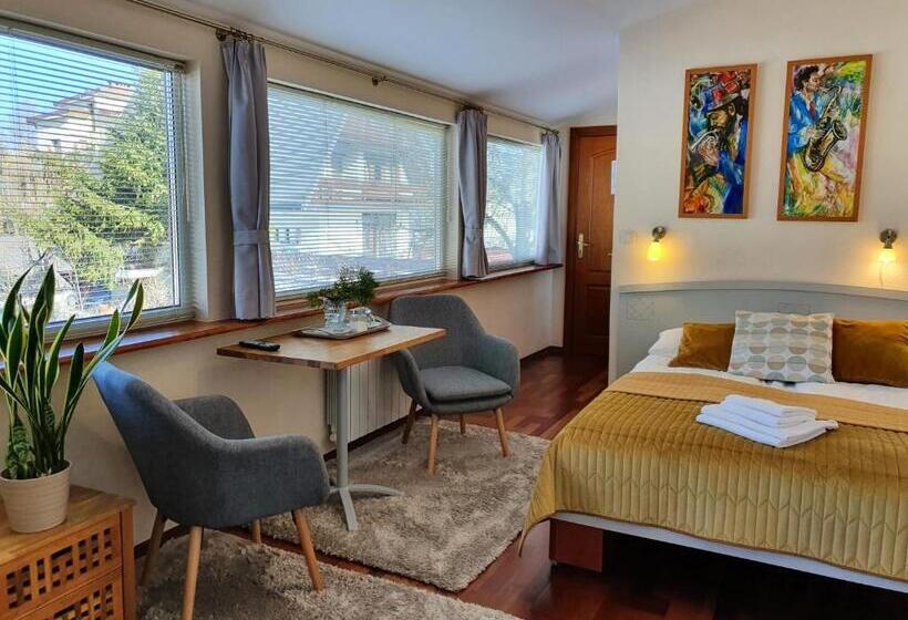 غرفة قياسية ثلاثية مزودة بشرفة, Willa Iskra