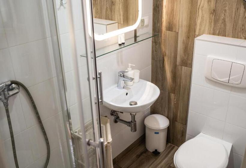 غرفة أساسية مزودة بشُرفة, Willa Iskra