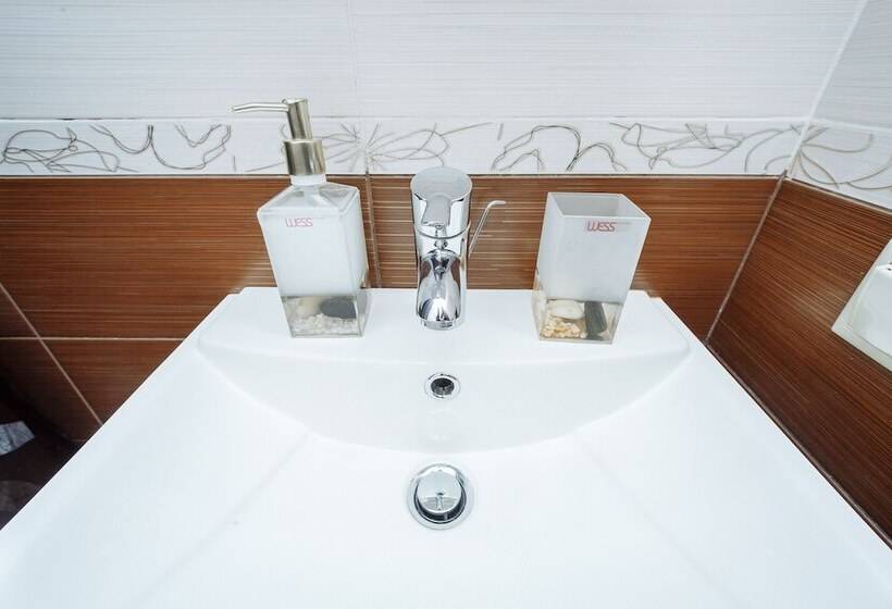 سوییت جونیور, Bliss House