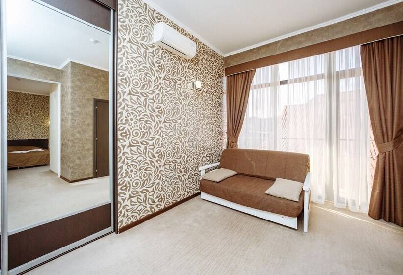 Полулюкс, Bliss House
