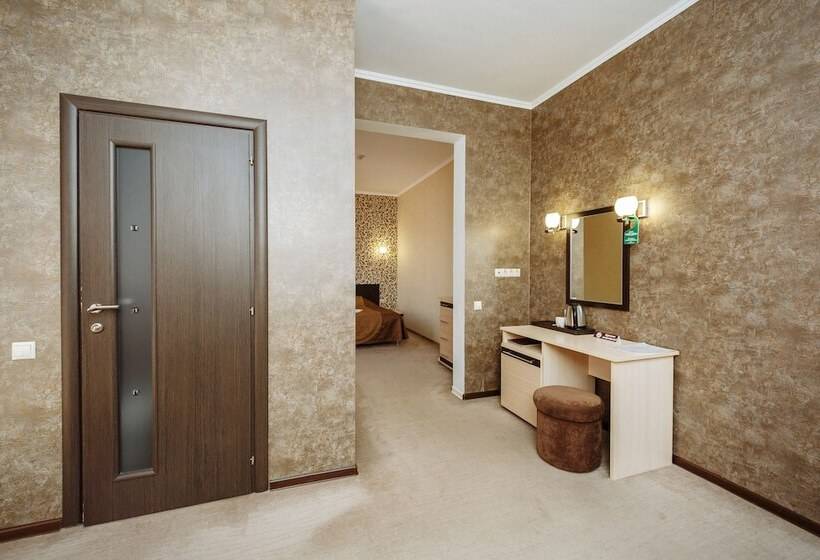 سوییت جونیور, Bliss House