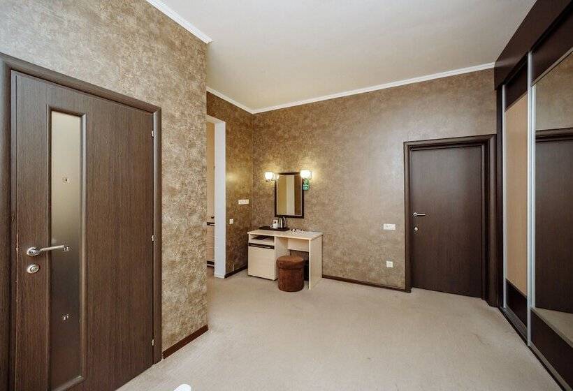 小型套房, Bliss House