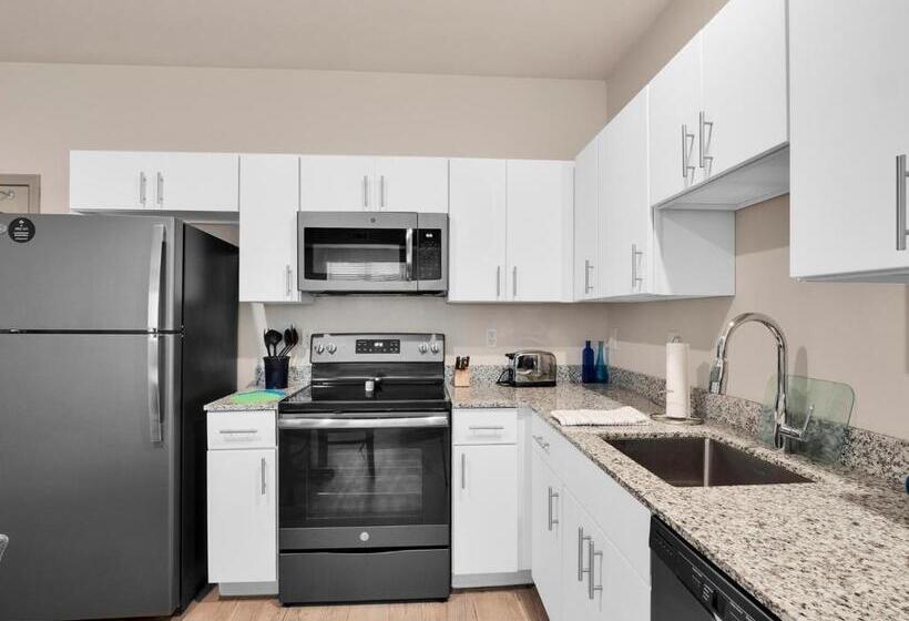 سوئیت 2 خوابه, Waterwalk Extended Stay By Wyndham Raleigh   Rtp