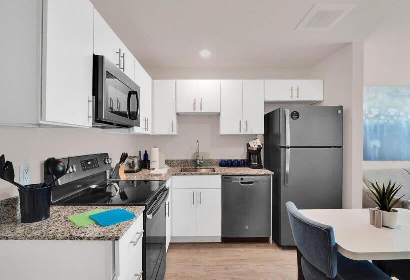 سوئیت با بالکن, Waterwalk Extended Stay By Wyndham Raleigh   Rtp