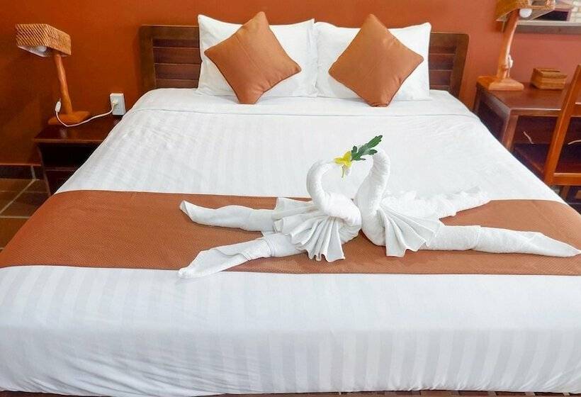 استودیوی لوکس, Ananas Family