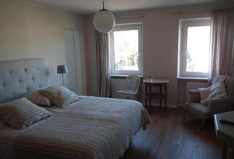 舒适型房间, Café Del Maar