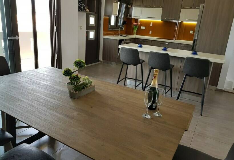 בית, 3 חדרי שינה, Angela S Sea View 3 Bd House