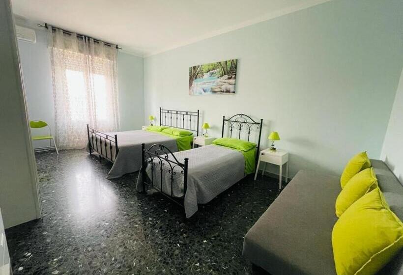 اتاق استاندارد سه نفره, Sassi Planet